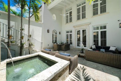 Townhouse in Coral Gables, Florida 4 bedrooms, 323.76 sq.m. № 1291508 - photo 21