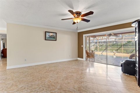 House in Tampa, Florida 4 bedrooms, 280.1 sq.m. № 1420530 - photo 5