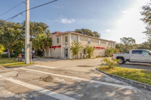 Immobilier commercial à vendre à Saint Augustine, Floride: 586.96 m2 № 772266 - photo 4