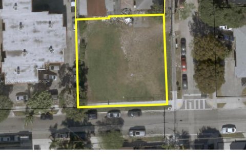 Купить земельный участок в Майами, Флорида № 1104544 - фото 1