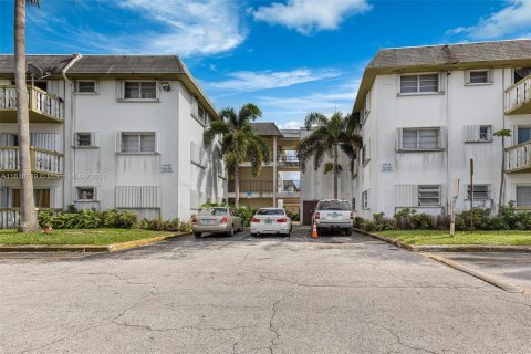 Condo in Miami, Florida, 2 bedrooms  № 1238286 - photo 22