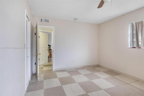 Condo in Miami, Florida, 2 bedrooms  № 1238286 - photo 16