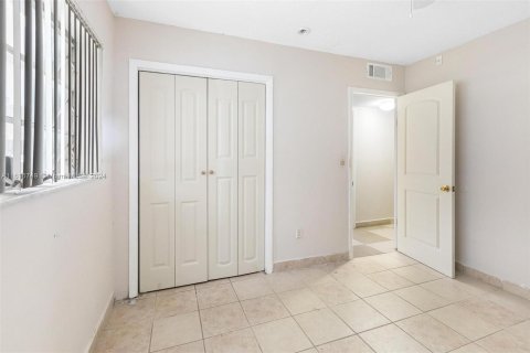 Copropriété à vendre à Miami, Floride: 2 chambres, 85.47 m2 № 1238286 - photo 13