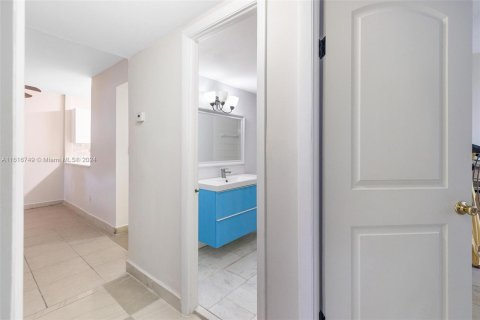 Condominio en venta en Miami, Florida, 2 dormitorios, 85.47 m2 № 1238286 - foto 17