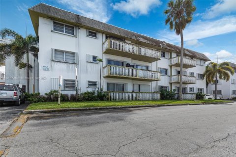 Condo in Miami, Florida, 2 bedrooms  № 1238286 - photo 24