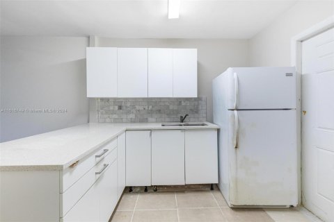 Condo in Miami, Florida, 2 bedrooms  № 1238286 - photo 7