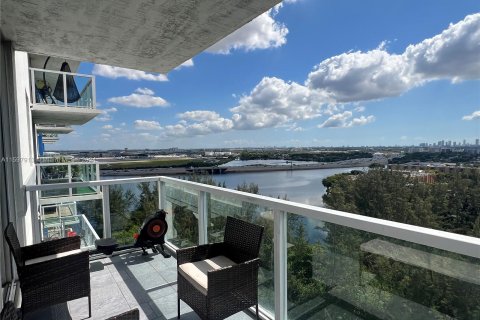 Copropriété à vendre à Miami, Floride: 2 chambres, 85.66 m2 № 1206848 - photo 2