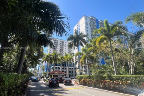 Condominio en venta en Miami, Florida, 2 dormitorios, 85.66 m2 № 1206848 - foto 1