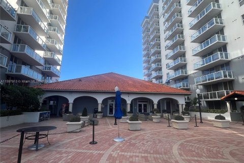 Copropriété à vendre à Miami, Floride: 2 chambres, 85.66 m2 № 1206848 - photo 22