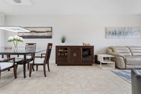 Condominio en venta en Hallandale Beach, Florida, 1 dormitorio, 68.47 m2 № 1206849 - foto 12