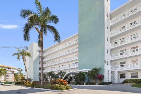 Condominio en venta en Hallandale Beach, Florida, 1 dormitorio, 68.47 m2 № 1206849 - foto 27