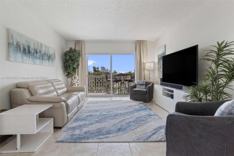 Condominio en venta en Hallandale Beach, Florida, 1 dormitorio, 68.47 m2 № 1206849 - foto 6