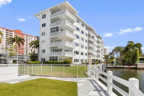Condominio en venta en Hallandale Beach, Florida, 1 dormitorio, 68.47 m2 № 1206849 - foto 30