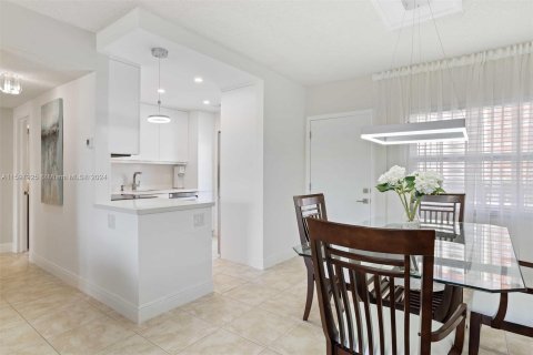 Condominio en venta en Hallandale Beach, Florida, 1 dormitorio, 68.47 m2 № 1206849 - foto 10