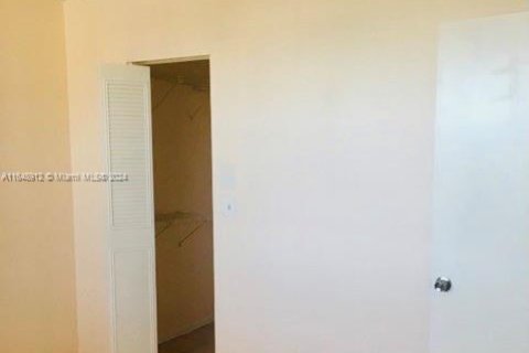 Condo in Tamarac, Florida, 2 bedrooms  № 1332435 - photo 4