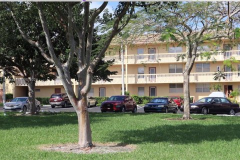 Condominio en venta en Tamarac, Florida, 2 dormitorios, 81.75 m2 № 1332435 - foto 1