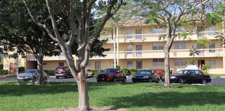 Condo in Tamarac, Florida, 2 bedrooms  № 1332435