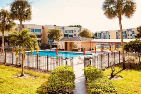 Condo in Tamarac, Florida, 2 bedrooms  № 1332435 - photo 14