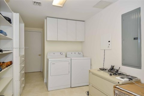 Condo in Aventura, Florida, 3 bedrooms  № 1332436 - photo 17