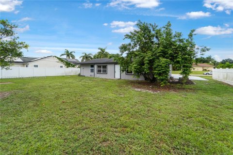 Casa en venta en Port St. Lucie, Florida, 3 dormitorios, 140.65 m2 № 1332344 - foto 6