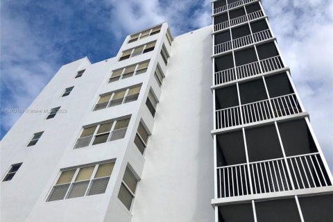Condominio en venta en North Miami Beach, Florida, 2 dormitorios, 95.22 m2 № 540128 - foto 29
