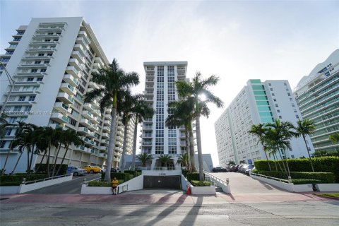 Condominio en venta en Miami Beach, Florida, 1 dormitorio, 69.68 m2 № 1234375 - foto 1