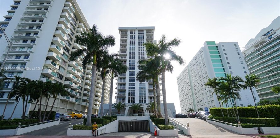 Condominio en Miami Beach, Florida, 1 dormitorio  № 1234375