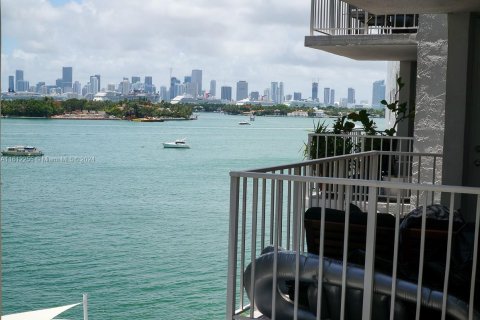 Condominio en venta en Miami Beach, Florida, 1 dormitorio, 69.68 m2 № 1234375 - foto 25