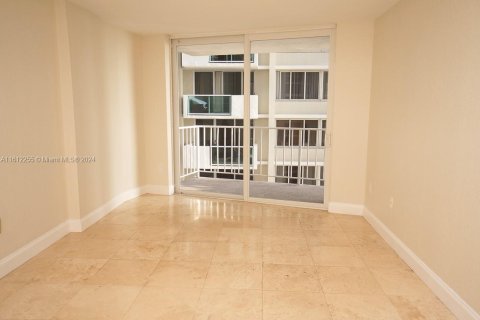 Condominio en venta en Miami Beach, Florida, 1 dormitorio, 69.68 m2 № 1234375 - foto 11