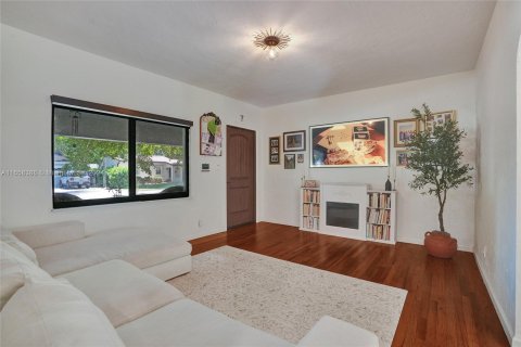 Casa en venta en Miami, Florida, 2 dormitorios, 69.68 m2 № 1360609 - foto 4