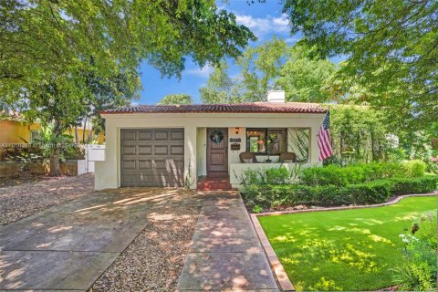 Villa ou maison à vendre à Miami, Floride: 2 chambres, 69.68 m2 № 1360609 - photo 1