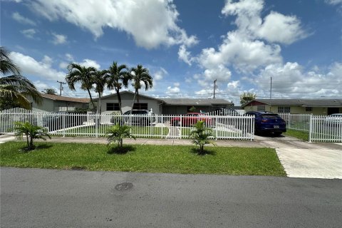 Villa ou maison à vendre à Miami, Floride: 4 chambres, 147.06 m2 № 1384058 - photo 3