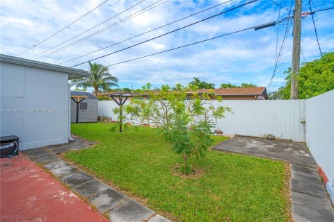 Villa ou maison à vendre à Miami, Floride: 4 chambres, 147.06 m2 № 1384058 - photo 27