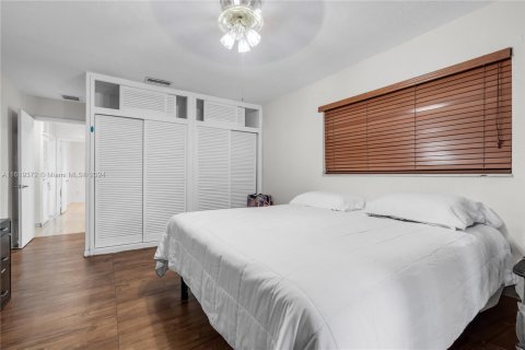 Villa ou maison à vendre à Miami, Floride: 4 chambres, 147.06 m2 № 1384058 - photo 22