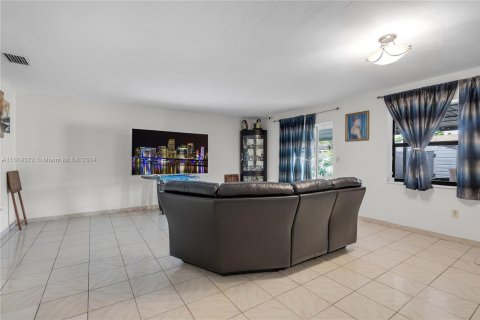 Villa ou maison à vendre à Miami, Floride: 4 chambres, 147.06 m2 № 1384058 - photo 12