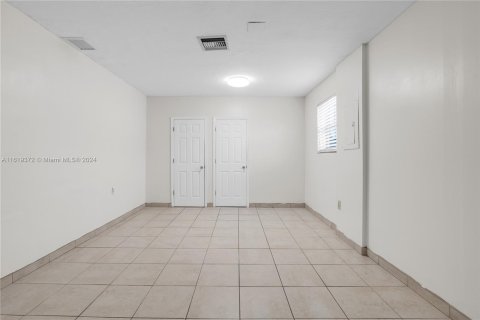 Casa en venta en Miami, Florida, 4 dormitorios, 147.06 m2 № 1384058 - foto 13