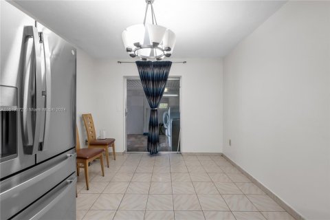 Casa en venta en Miami, Florida, 4 dormitorios, 147.06 m2 № 1384058 - foto 7