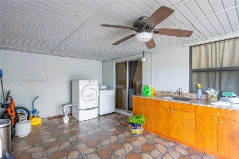 Casa en venta en Miami, Florida, 4 dormitorios, 147.06 m2 № 1384058 - foto 29