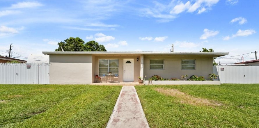 House in Miami, Florida 3 bedrooms, 119.47 sq.m. № 1384260