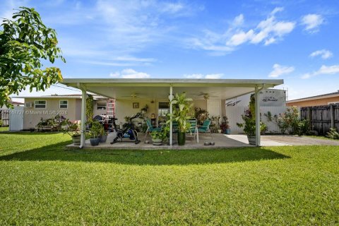 House in Miami, Florida 3 bedrooms, 119.47 sq.m. № 1384260 - photo 15