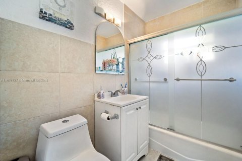 Casa en venta en Miami, Florida, 3 dormitorios, 119.47 m2 № 1384260 - foto 9