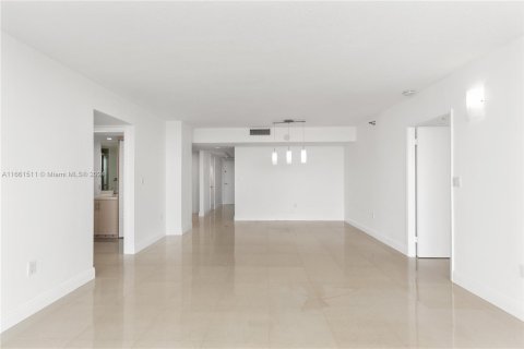 Condo in Aventura, Florida, 2 bedrooms  № 1384061 - photo 11