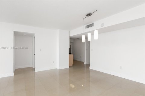 Condo in Aventura, Florida, 2 bedrooms  № 1384061 - photo 13