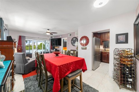 Copropriété à vendre à Oakland Park, Floride: 1 chambre, 55.74 m2 № 1232456 - photo 2