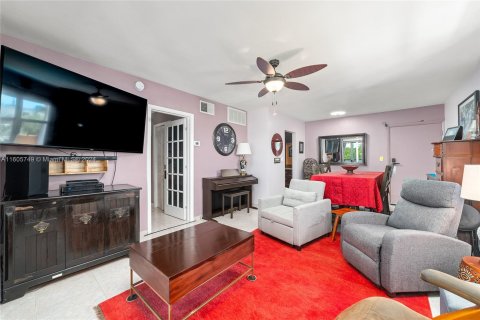 Copropriété à vendre à Oakland Park, Floride: 1 chambre, 55.74 m2 № 1232456 - photo 16