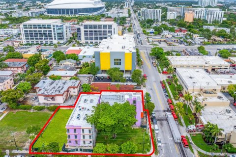 Propiedad comercial en venta en Miami, Florida № 1232453 - foto 9