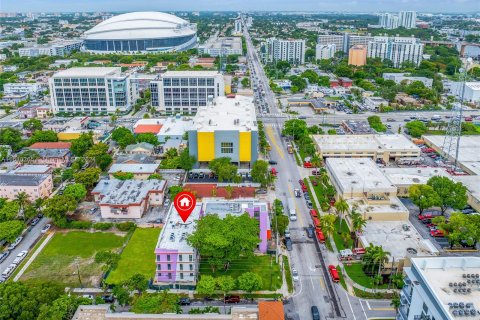 Propiedad comercial en venta en Miami, Florida № 1232453 - foto 24