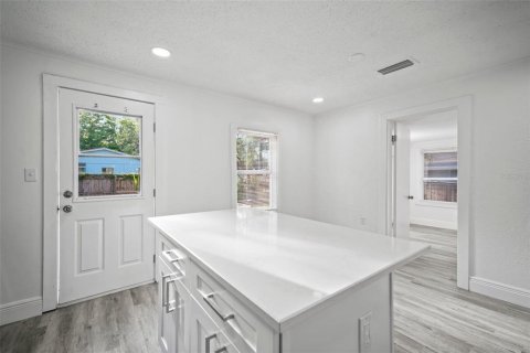 Casa en venta en Tampa, Florida, 3 dormitorios, 78.41 m2 № 1338340 - foto 10