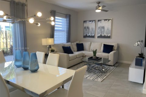 Townhouse in Miami, Florida 3 bedrooms, 157.66 sq.m. № 1330658 - photo 6