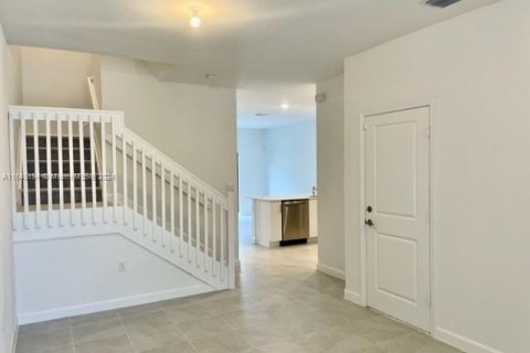 Touwnhouse à vendre à Miami, Floride: 3 chambres, 157.66 m2 № 1330658 - photo 3